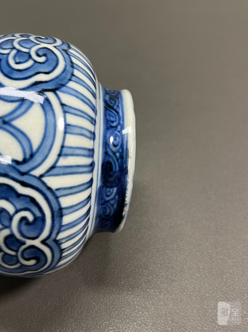 明万历  青花八卦云鹤纹蒜头瓶 - 图13